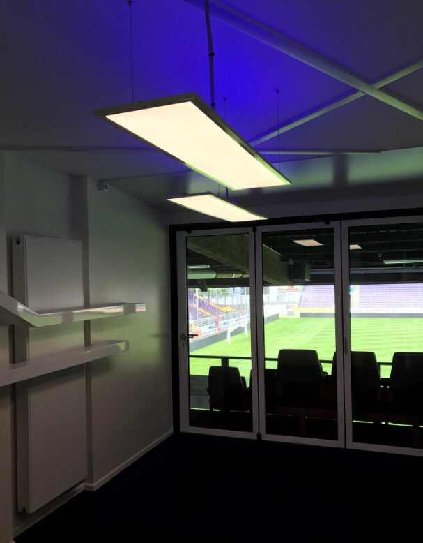 Abgehängte Panele im VFL Osnabrück Stadion (Loge)